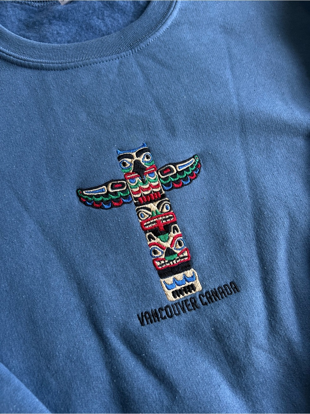 Gildan Vintage Style Vancouver Embroidered Heavy Weight Crewneck sweater - Picture 2 of 4
